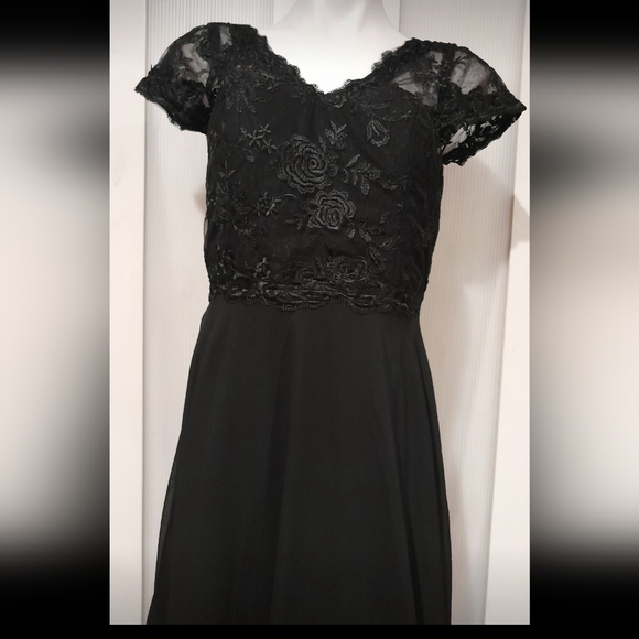 New - Taylored -Elegant Black Floor Length, Short Sleeve, Lace Top Dress, SZ Sm - Picture 2 of 5